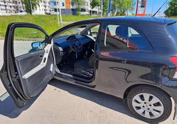 Toyota Yaris cena 15900 przebieg: 199000, rok produkcji 2009 z Zbąszyń małe 466